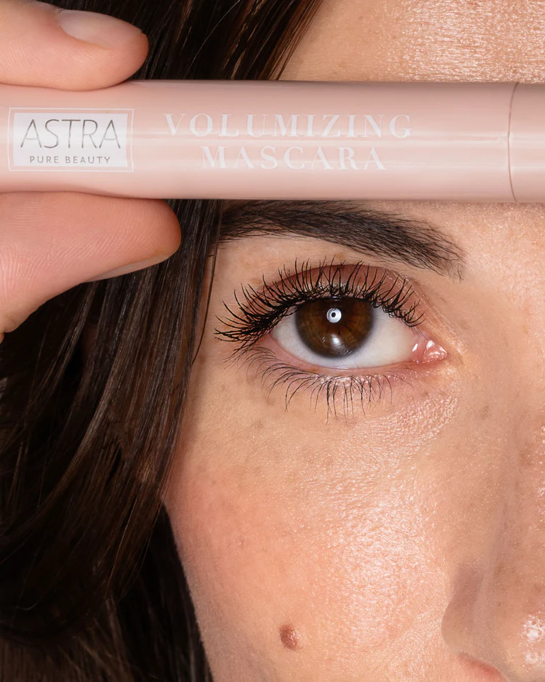 Pure Beauty Volumizing mascara – Mascara Volumizzante Naturale – Astra Make-Up - immagine 2